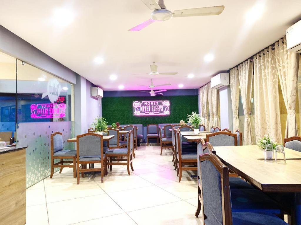 Hotel Tulsi Vadodara Eksteriør billede