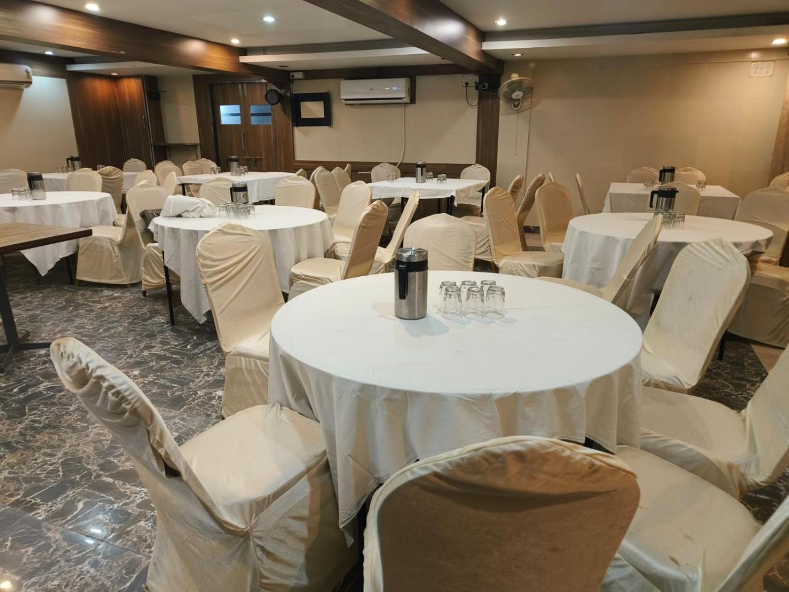 Hotel Tulsi Vadodara Eksteriør billede