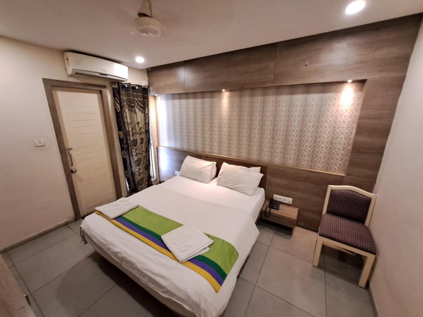 Hotel Tulsi Vadodara Eksteriør billede